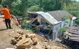 Longsor di Bantul Merusak 2 Rumah, Korban Merugi Puluhan Juta - JPNN.com Jogja