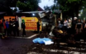 Penjual Angkringan Tewas Tertimpa Pohon di Jogja - JPNN.com Jogja