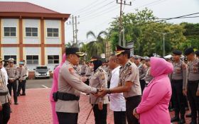 Polres Paser Gelar Upacara Kenaikan Pangkat, Darmadi dan Suryani Naik Jadi Kompol - JPNN.com Kaltim