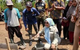 Gerindra Salurkan Bantuan Bedah Rumah kepada Masyarakat Pesawaran  - JPNN.com Lampung