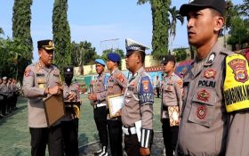 4 Personel Polres Tanggamus Terima Penghargaan Setelah Menyelamatkan Percobaan Bunuh Diri - JPNN.com Lampung