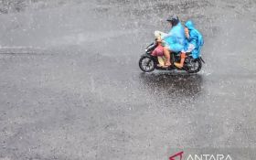 Cuaca Hari Ini: Hujan Ringan Guyur Mataram, Intensitas Lebih Lebat di Bandung - JPNN.com NTB