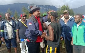 Survei Indo Barometer: Willem Wandik Teratas di Papua Tengah - JPNN.com Papua
