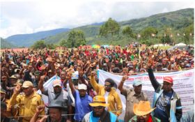 Gelar Aksi Damai, Warga Tolikara Minta Mendagri Perpanjang Masa Jabatan Marthen Kogoya - JPNN.com Papua