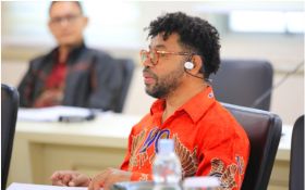 Begini Respons Senator Filep Soal Isu Perdagangan Karbon, Simak - JPNN.com Papua