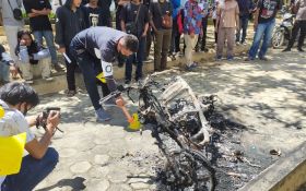 Sepeda Motor di Fakultas Teknik UHO Dibakar OTK, Mahasiswa Temukan Jejak Kaki dan Botol Bensin - JPNN.com Sultra
