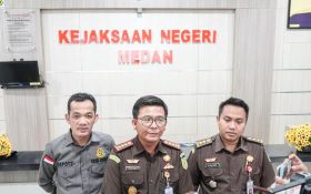Kejari Medan Tahan Mantan Bendahara RSUP H Adam Malik dalam Kasus Dugaan Korupsi - JPNN.com Sumut