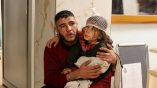 Dunia Hari Ini: Lebih Seribu Orang Tewas Akibat Gempa di Türkiye dan Suriah - JPNN.com