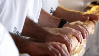 Dunia Hari Ini: Rekor Roti Terpanjang di Dunia Dipecahkan di Prancis - JPNN.com