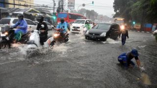 Waspada, Hujan hingga Banjir Rob Diperkirakan Terjadi di Sejumlah Wilayah Hari Ini - JPNN.com