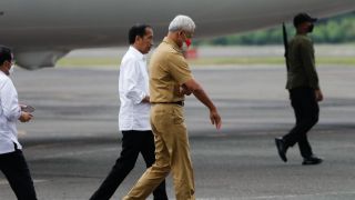 Momen Jokowi & Ganjar Semobil Sentilan untuk Surya Paloh, Anies Bikin Tak Nyaman? - JPNN.com