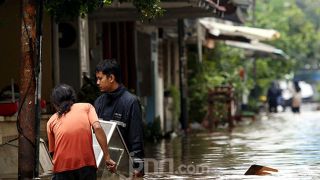 Diguyur Hujan Seharian, Bandung Raya Hingga Sumedang Dikepung Banjir - JPNN.com Jabar