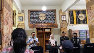 Program BAKTI Kominfo Bantu UMKM di Desa Sukarara Makin Melek Internet - JPNN.com