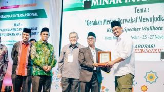 Bobby Nasution Dapat Penghargaan Sebagai Tokoh Peduli Wakaf dari BWI - JPNN.com