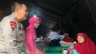 Saat Irjen Iqbal Tenangkan Warga di Tengah Gempa Susulan Cianjur - JPNN.com