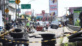 Jalan Bogor-Sukabumi Tertutup Longsor, Kendaraan Dialihkan ke Tol - JPNN.com