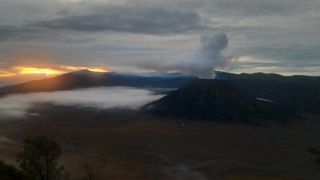 Gunung Semeru Erupsi, Wisata di Bromo Bagaimana? - JPNN.com