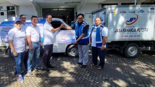 PT Jasaraharja Putera Beri Bantuan Kepada Korban Gempa di Cianjur - JPNN.com
