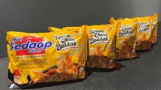 Mi Sedaap Hadirkan Varian Baru, Korean Cheese Buldak, Omo Sedaapnya - JPNN.com