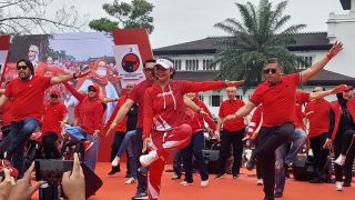 PDIP Gelar Sicita, Hasto dan Ono Tampak Gesit Mengikuti Gerakan Instruktur Senam - JPNN.com