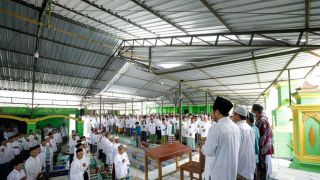 Kiai Muda Pendukung Ganjar Silaturahmi dengan Jemaah di Ponpes Al Hidayat - JPNN.com