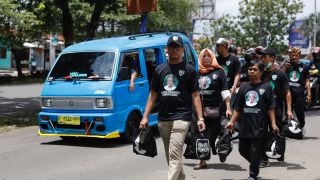 Kowarteg Pendukung Ganjar Berbagi Makanan ke Sopir Angkot dan Driver Ojek - JPNN.com