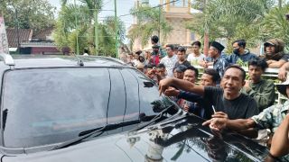 Diduga Lakukan Pelecehan, Kades Ungga Didemo Warga dan Diminta Bersumpah - JPNN.com