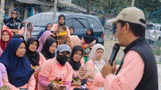Mak Ganjar Jabar Gelar Pelatihan Ternak Jangkrik di Bandung - JPNN.com