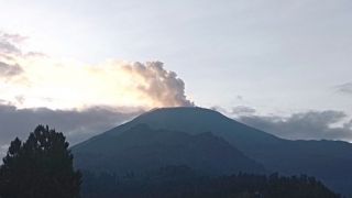 Waspada, Gunung Slamet Mengalami Peningkatan Aktivitas Gempa - JPNN.com
