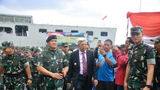 Panglima TNI Lepas Satgas Yonif Raider 200/BN & 133/YS ke Papua, Wagub Mawardi: Selamat Bertugas - JPNN.com