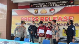 Kurir Narkoba Ditangkap di Palembang, 19 Ribu Ekstasi Asal Pekanbaru Disita - JPNN.com