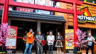 Geluti Bisnis F&B, Hotman Paris Buka Tempat Makan Ramen Murah - JPNN.com