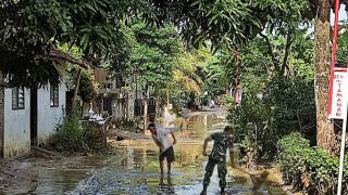 7 Kecamatan di Trenggalek Dilanda Banjir dan Tanah Longsor - JPNN.com