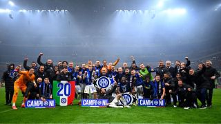 Inter Milan Juara Serie A setelah Memenangi Derbi yang Diwarnai 3 Kartu Merah - JPNN.com