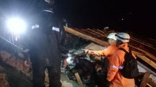 3 Warga Tertimbun Bencana Longsor di Garut - JPNN.com