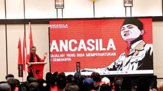 Konsolidasi Kader PDIP di Majalengka, Hasto Singgung Rintangan Pertemuan Megawati-Jokowi - JPNN.com