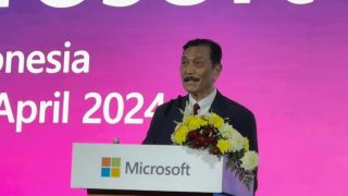 Microsoft Berinvestasi di Indonesia, Luhut: Anda Tidak akan Menyesal, Saya Janji - JPNN.com