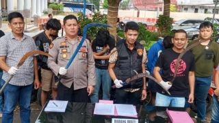 Mau Tawuran, 5 Pemuda Kelompok Berandalan Bermotor Ditangkap Polisi - JPNN.com