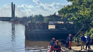 Satu Keluarga Tenggelam ke Bawah Tongkang di Barito Kuala - JPNN.com