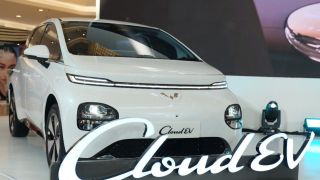 Dibanderol Rp 300 Jutaan, Wuling Cloud EV Diharapkan Bisa Terjual 5000 Unit - JPNN.com
