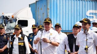 Pastikan Arus Barang Lancar, Menko Airlangga Minta Instansi di Pelabuhan Bekerja 24 Jam - JPNN.com