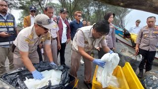 Bea Cukai & Otoritas Bandara YIA Gagalkan Penyelundupan 80 Ribu Benih Lobster ke Malaysia - JPNN.com