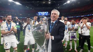 Gaya Ancelotti Seusai Mengantar Real Madrid Raih Juara Liga Champions - JPNN.com