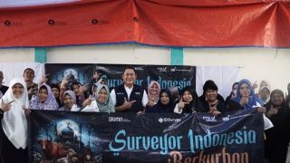 PT Surveyor Indonesia Salurkan Hewan Kurban kepada Masyarakat Pra-Sejahtera - JPNN.com