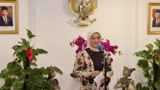 Menaker Ida Fauziyah dan Dubes RI di Tiongkok Bahas Peluang Kerja Sama Ketenagakerjaan - JPNN.com