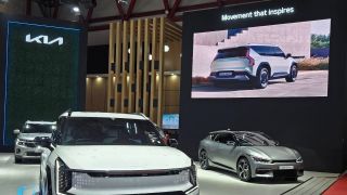 Lebih Dekat dengan Kia EV6 GT-Line dan EV9 GT-Line yang Mejeng di IIMS 2025 - JPNN.com