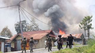 Bentrokan Kembali Pecah di Puncak Jaya, Banyak Warga Mengungsi ke Polres & Kodim - JPNN.com