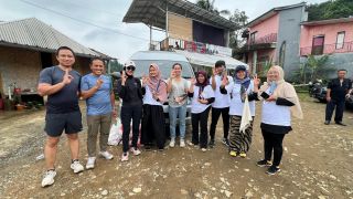 Bulog Gelar 'Trekking Bersama Befood Community' di Pasir Pete Sentul - JPNN.com