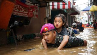 Jabodetabek Banjir, Mayjen Endi Kerahkan Ratusan Marinir - JPNN.com