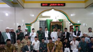 Pererat Silaturahmi dengan Warga, Ketua DPRD dan Wali Kota Bogor Tarawih Keliling - JPNN.com